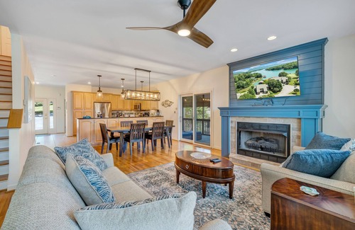 Smith Mountain Lake House | LAKE Tranquility: Lakefront home with golf.