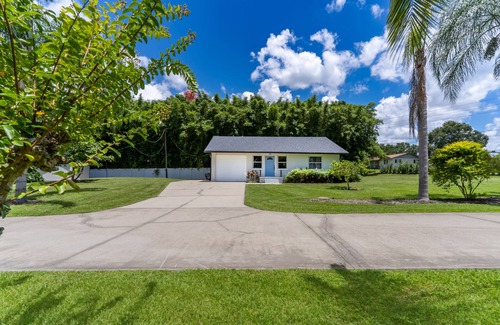 Mount Dora House | Lake Vibes Only ~ Cozy Lake House, short drive to Downtown Mt Dora & Tavares!