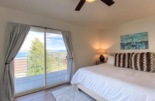 Harbor Village House | Lake View Condo 902 4