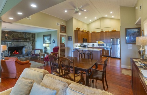 Clarkesville House | Lake View Escape– Mountain Cottage with Lake Burton Views