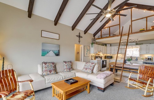 Eufaula Cabin | Lake-View Eufaula Getaway w/ Deck, Fire Pits!