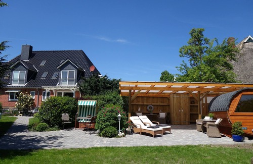 Klein Wittensee Apartment | Lake view, lake access, 3 *, sauna barrel, WiFi, close to the Baltic Sea, 2-4 people, garden, moder