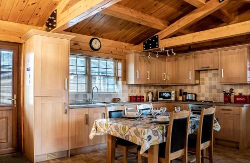 Wrangle House | Lake View Lodges - 25074