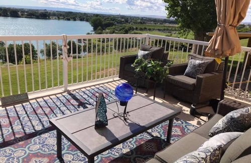Moses Lake House | Lake View - Nature's Oasis! King Bed/Sleeps 10