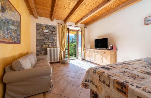 Carate Urio Apartment | [Lake View] Private Covered Parking and Terrace