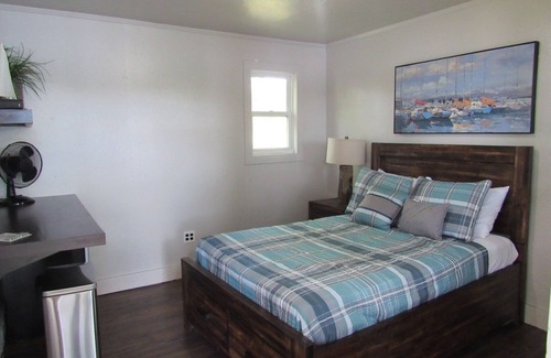 Lupton Cabin | Lake View Rooms