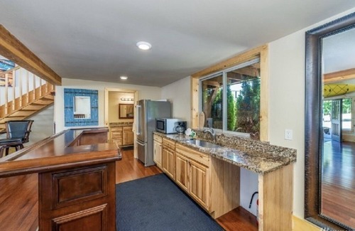 Willow Point House | Lake View Sleep 12 Pool Hot Tub Game House April 1 Pool Opening!