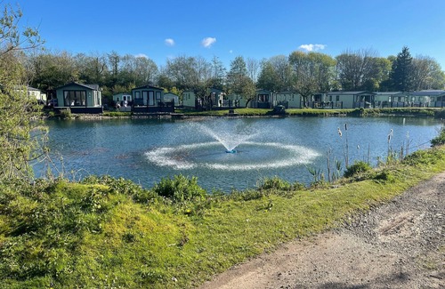 Tewitfield House | Lake view staycations