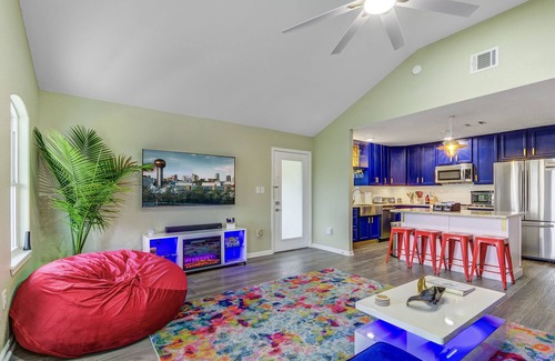 Kemah House | Lake views at the Lakeside Lounge in Kemah