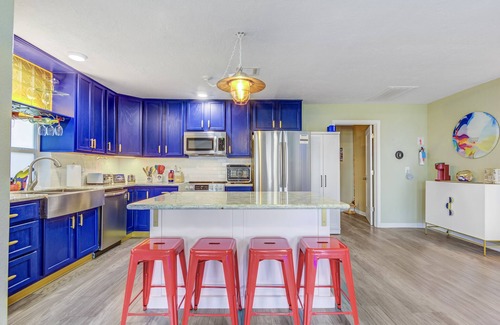 Kemah House | Lake views at the Lakeside Lounge in Kemah