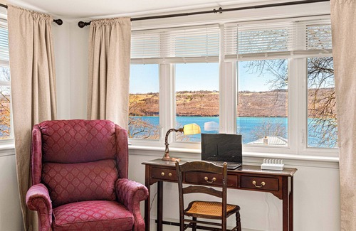 Watkins Glen House | ★Lake Views ★ Hot tub ★ King Beds ★ Mins to All