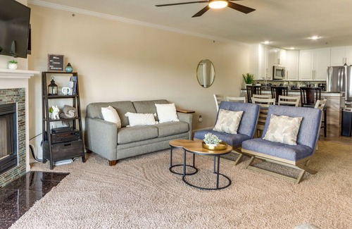 Osage Beach Condo | Lake Views + Pool Access: Condo in Osage Beach!