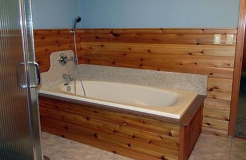 Kodiak Apartment | Lake Views With Genuine Rugged Alaska Ambiance!