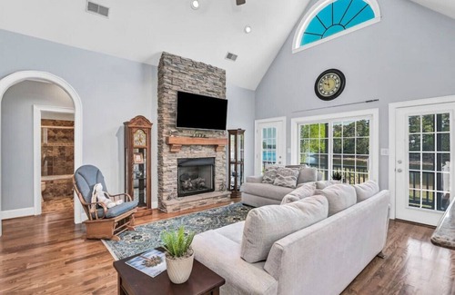 Ridgeway House | Lake Wateree Family Retreat