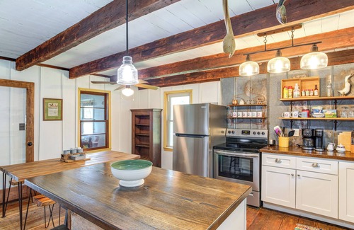 Camden Cottage | Lake Wateree Retreat: Dock & Screened Porch!