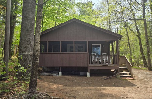 Moultonborough Cottage | Lake Winni 3 bedroom large sandy beach - use of small boats shared w/16 cottages