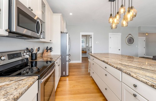 Weirs Beach House | 🏖 Lake Winnipesaukee Vacation at Akwa Marina 🏖 Beach, Pool, Hot Tub, Beach Bar