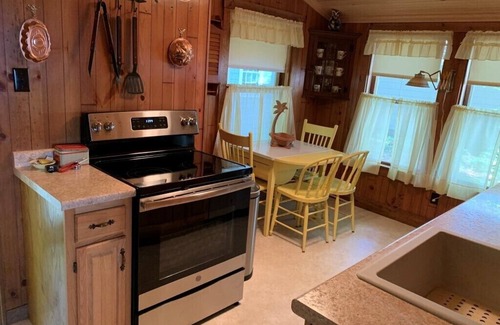 Wolfeboro House | Lake Winnipesaukee Vintage Vacation Home – Your Ideal Lakefront Retreat