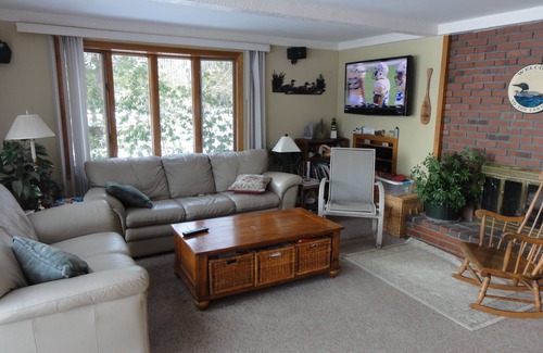 Meredith House | Lake Winnipesaukee water front comfortable year round home Zip 03253
