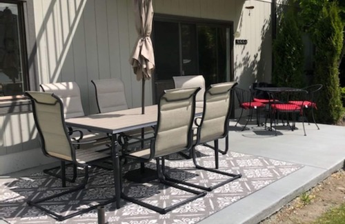Chelan Condo | Lakefront 2B/2B Condo in Spader Bay Condos Close to Downtown Chelan