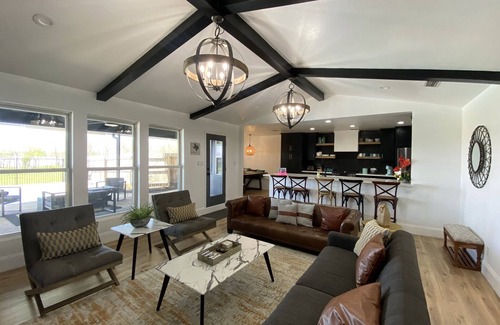 Rowlett House | LAKEFRONT 4 bd/3ba beautifully renovated POOL home w/amazing sunset views