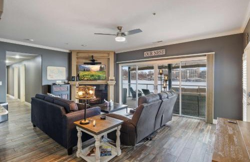 Lake Ozark House | Lakefront 4BR Luxury Sleeps 13 Pool & Hot Tub