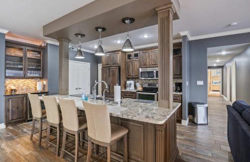 Lake Ozark House | Lakefront 4BR Luxury Sleeps 13 Pool & Hot Tub