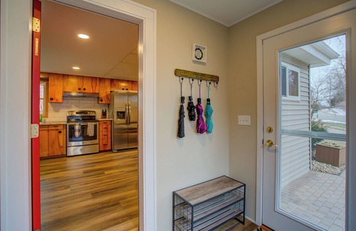 McFarland House | Lakefront 4BR ‘Up North’ Outdoor Getaway - Best Sunset View on The Lake