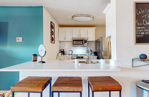 Cornelius Apartment | Lakefront apartment with private W/D, boat slip, and community pool
