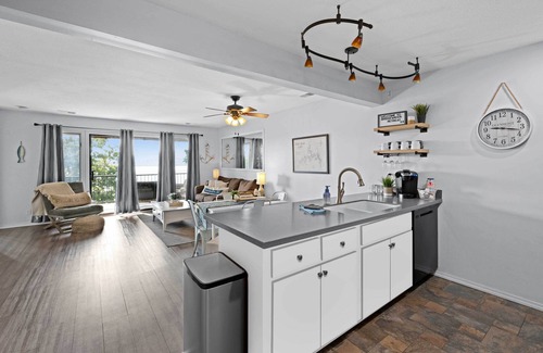 Kimberling City Condo | Lakefront, Balcony: Condo Near Silver Dollar City