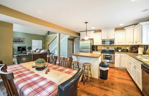 Blue Eye Cottage | Lakefront Blue Eye Cottage w/Hot Tub & Fire Pit!