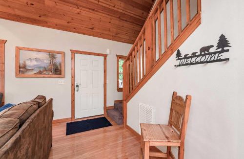 Reeds Spring House | Lakefront Branson Cabin 6 Mi to Branson Strip!