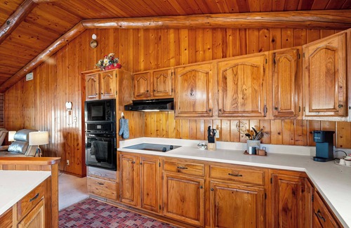 Granbury Cabin | Lakefront Cabin + Guest House Near Granbury Square