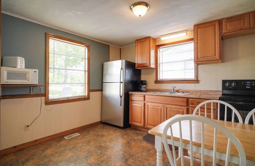 Dandridge Cabin | Lakefront Cabin in Dandridge w/Fire Pit & Grill!