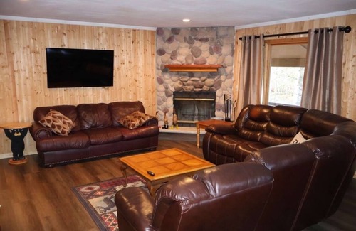 Crandon Cabin | Lakefront Cabin - less than 1 mile from the UTV/Snowmobile trails!