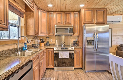 Trenton Cabin | Lakefront Cabin w/Deck, Fire Pit in Trenton!