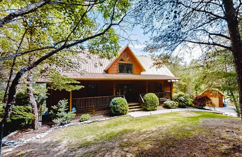 New Tazewell Cabin | Lakefront cabin with private covered dock, lovely deck, lake view & fireplace