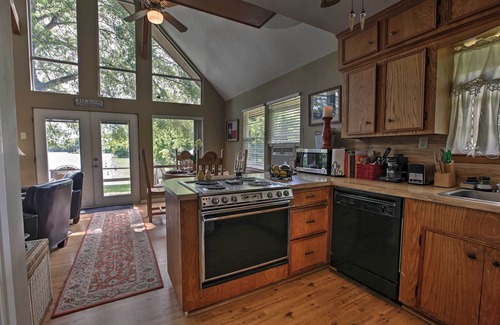 Votaw Ski Chalet | LAKEFRONT CHALET, FLOATING DECK, LARGE YARD, GRILL, CHIMINEA, ALL NEW APPLIANCES