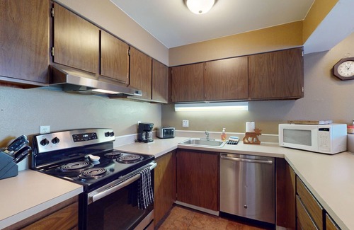McCall Condo | Lakefront condo w/enclosed balcony, lovely views & shared seasonal pool/beach
