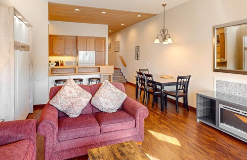 Chelan Condo | Lakefront condo with amazing views, pool, hot tub, beach access, and fireplace