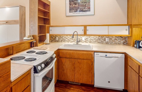 Chelan Condo | Lakefront condo with amazing views, pool, hot tub, beach access, and fireplace