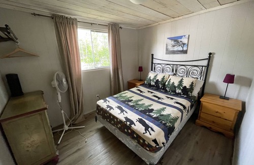 Carling Cottage | Lakefront Cottage at the end of the road