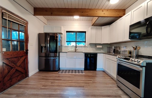 Bonney Lake Cottage | Lakefront Cottage Near Crystal Mountain & Rainier