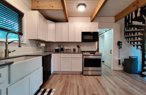 Bonney Lake Cottage | Lakefront Cottage Near Crystal Mountain & Rainier