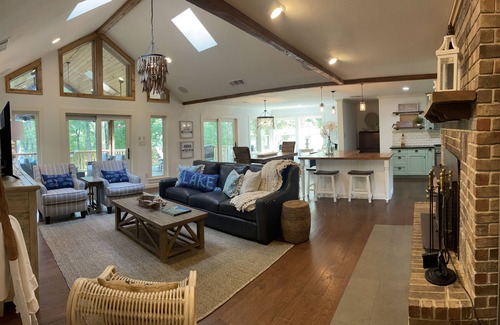 Mid America Cottage | Lakefront Cottage on Lake Hamilton with private dock- The Perch