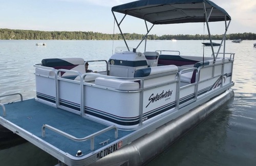 Hillman Cottage | Lakefront Cottage on Gorgeous Lake Avalon