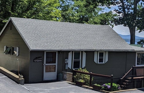 Meredith Cottage | Lakefront Cottage on Lake Winnipesaukee- Meredith Bay