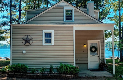 Traverse City House | Lakefront cottage close to Traverse City, Sleeping Bear Dunes & Crystal Mountain