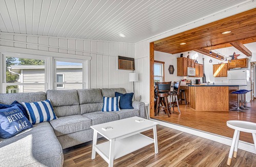 Hingham House | Lakefront Cottage with kayaks, paddleboat, aqua mat, & BIG deck close to Elkhart