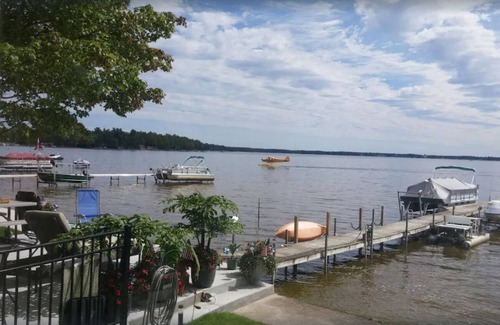 Cadillac House | Lakefront Cottage with Sunset Views